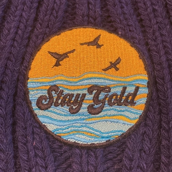 NWOT Knit Slouchy Navy Blue Beanie with Patch on Front and Fur Pom Pom - Picture 3 of 4